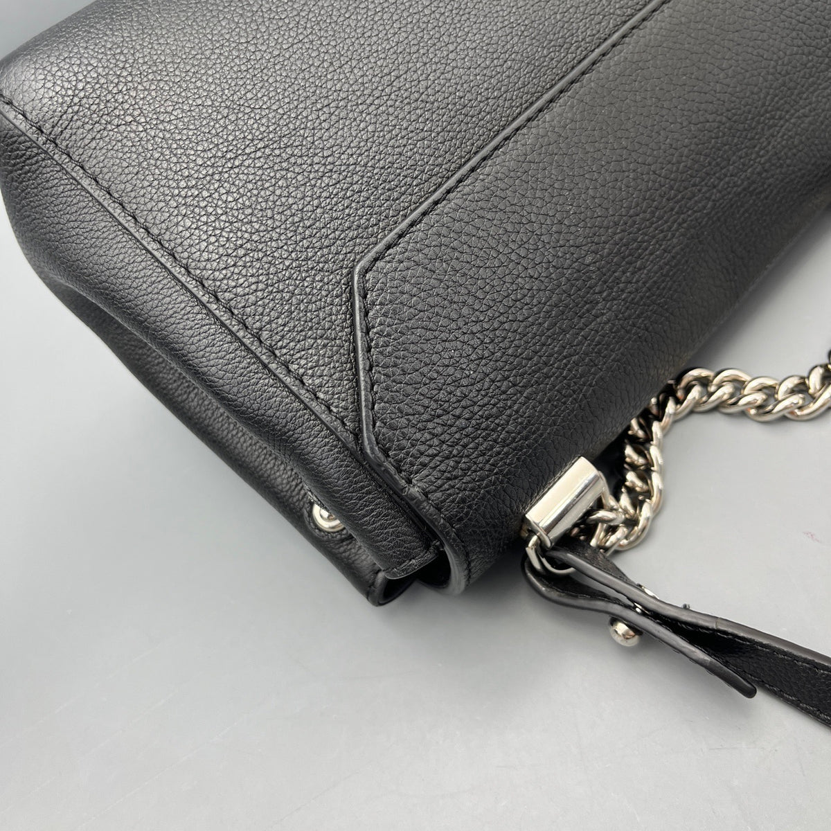 Louis Vuitton - Lockme - Leather - Black - (small)
