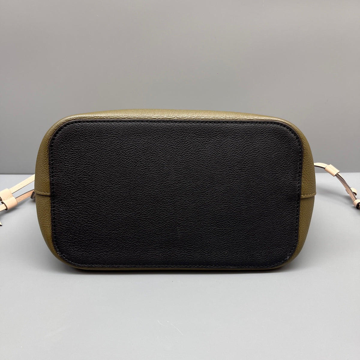 Louis Vuitton - Lockme - Leather - Green - (medium)