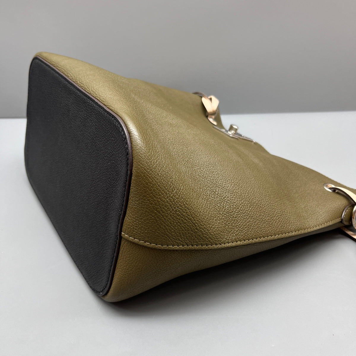 Louis Vuitton - Lockme - Leather - Green - (medium)
