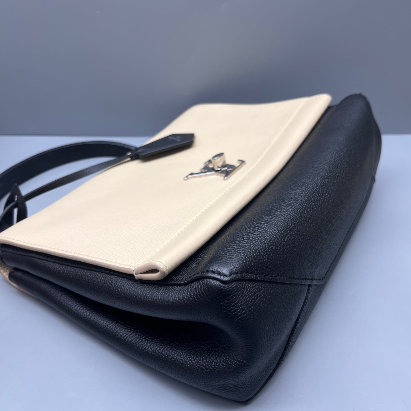 Louis Vuitton - Lockme - Leather - Multicolour - (medium)