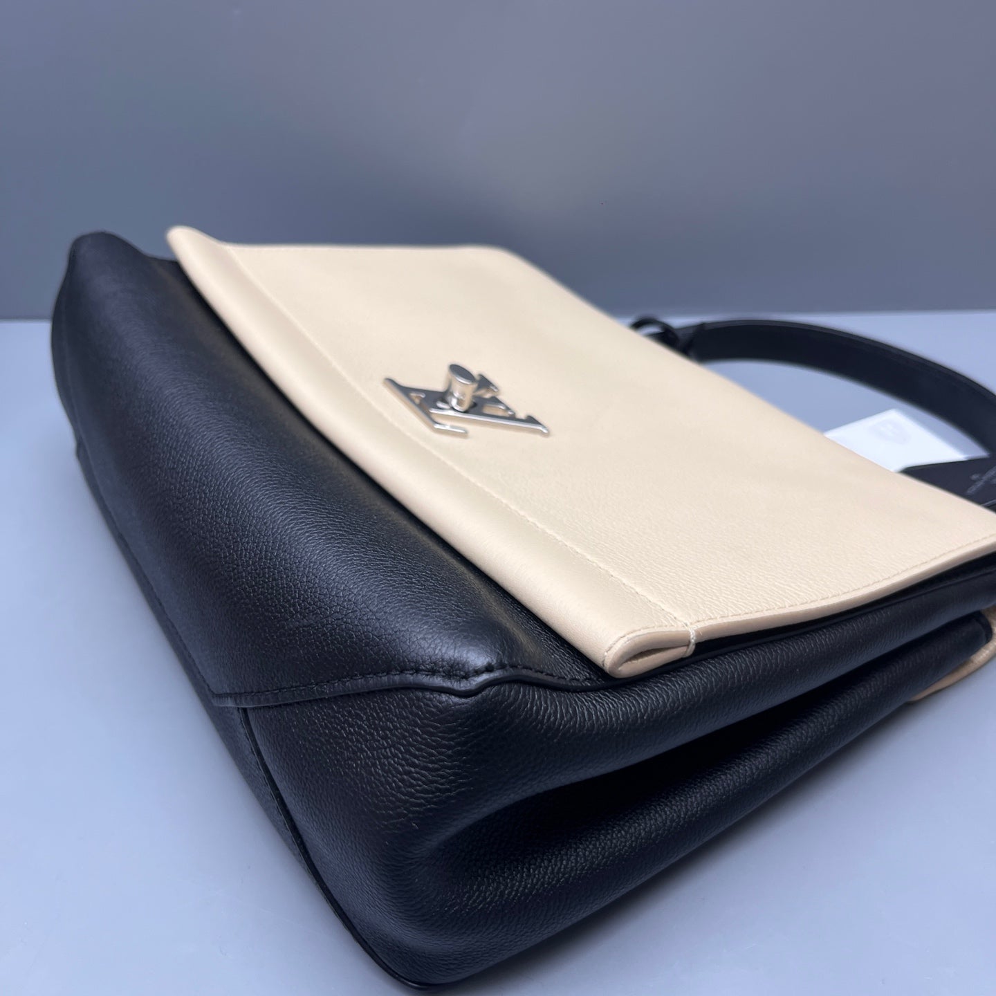 Louis Vuitton - Lockme - Leather - Multicolour - (medium)