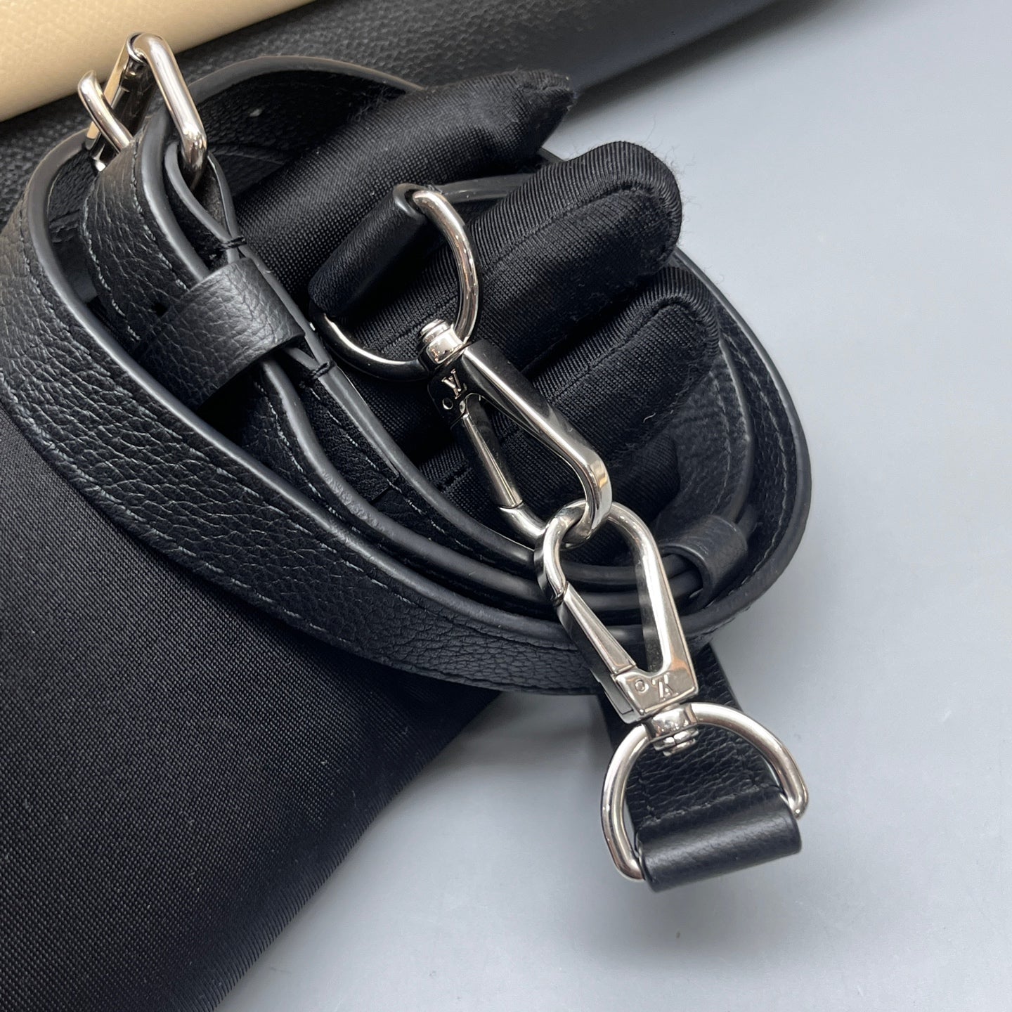 Louis Vuitton - Lockme - Leather - Multicolour - (medium)
