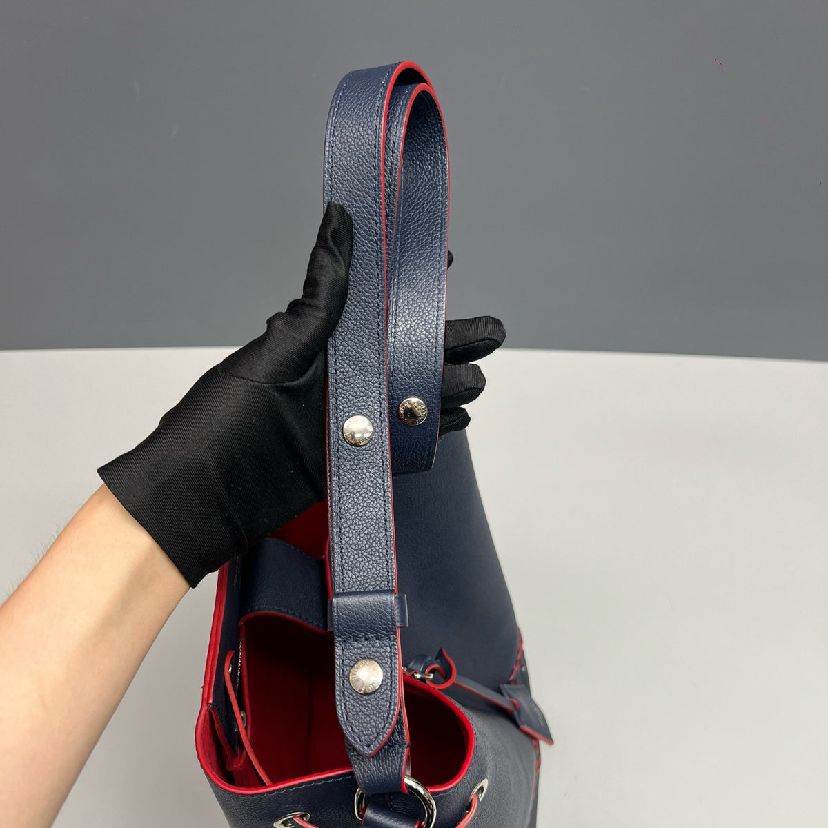 Louis Vuitton - Lockme - Leather - Navy - (Medium)