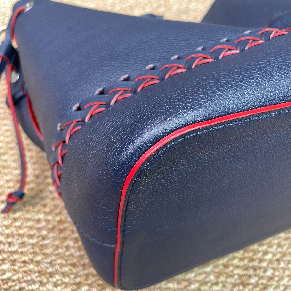 Louis Vuitton - Lockme - Leather - Navy - (Medium)
