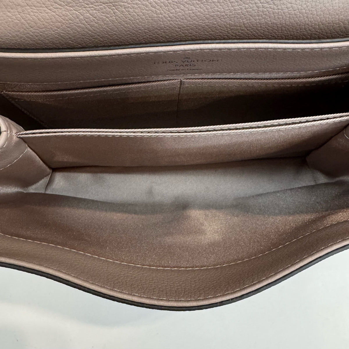 Louis Vuitton - Lockme - Leather - Pink