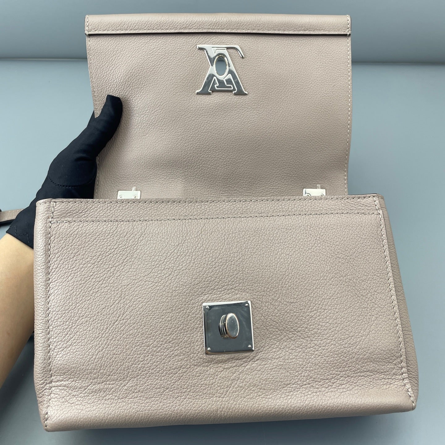 Louis Vuitton - Lockme - Leather - Pink - (small)