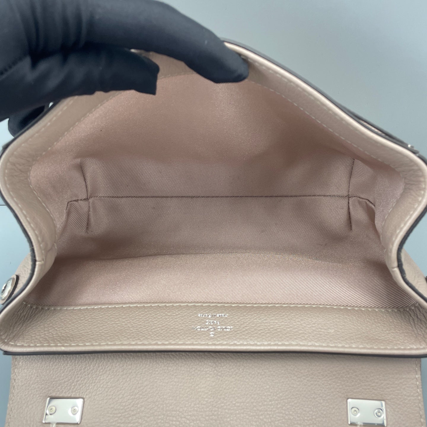 Louis Vuitton - Lockme - Leather - Pink - (small)