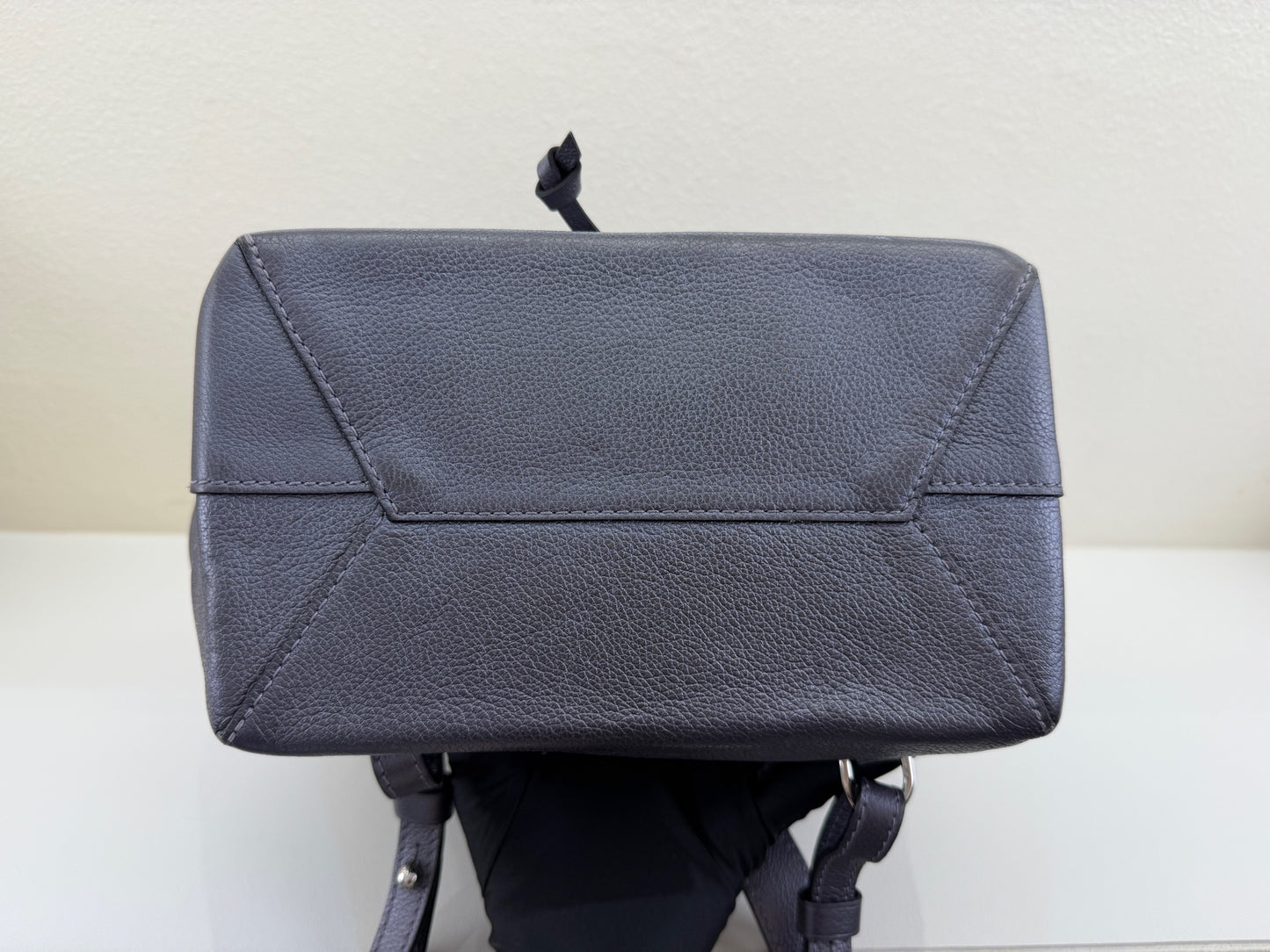 Louis Vuitton - Lockme - Leather - Silver - (medium)