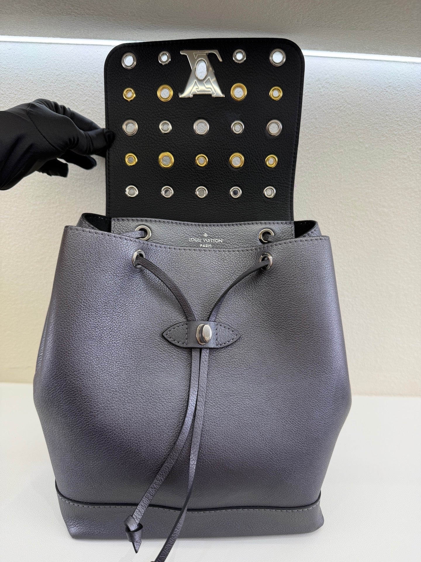 Louis Vuitton - Lockme - Leather - Silver - (medium)