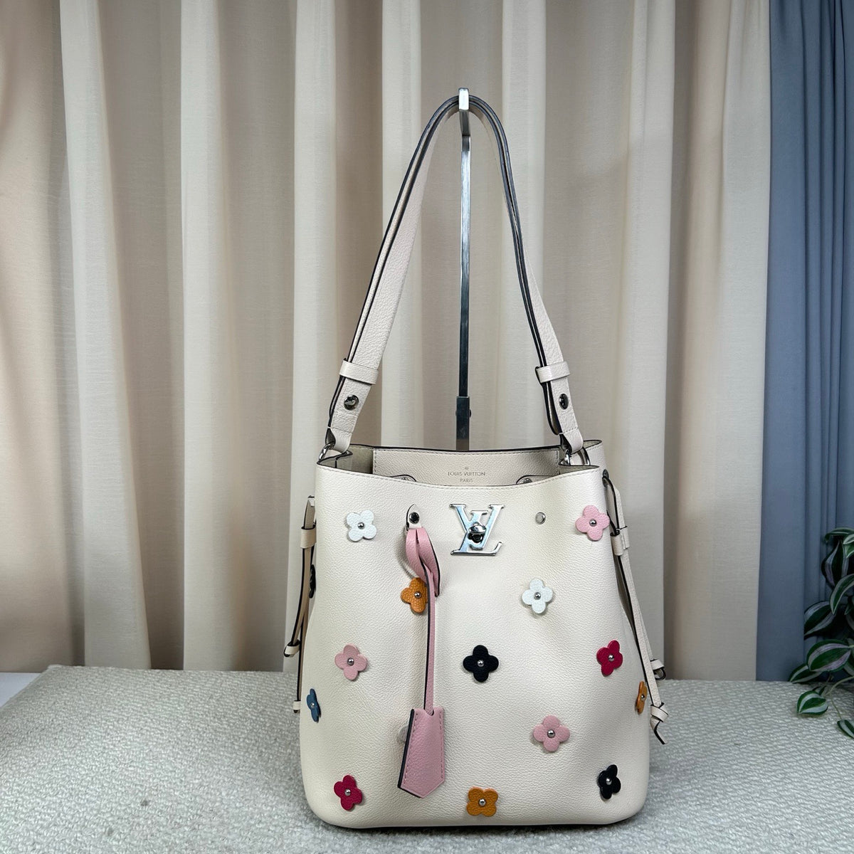 Louis Vuitton - LockMe - Leather - White