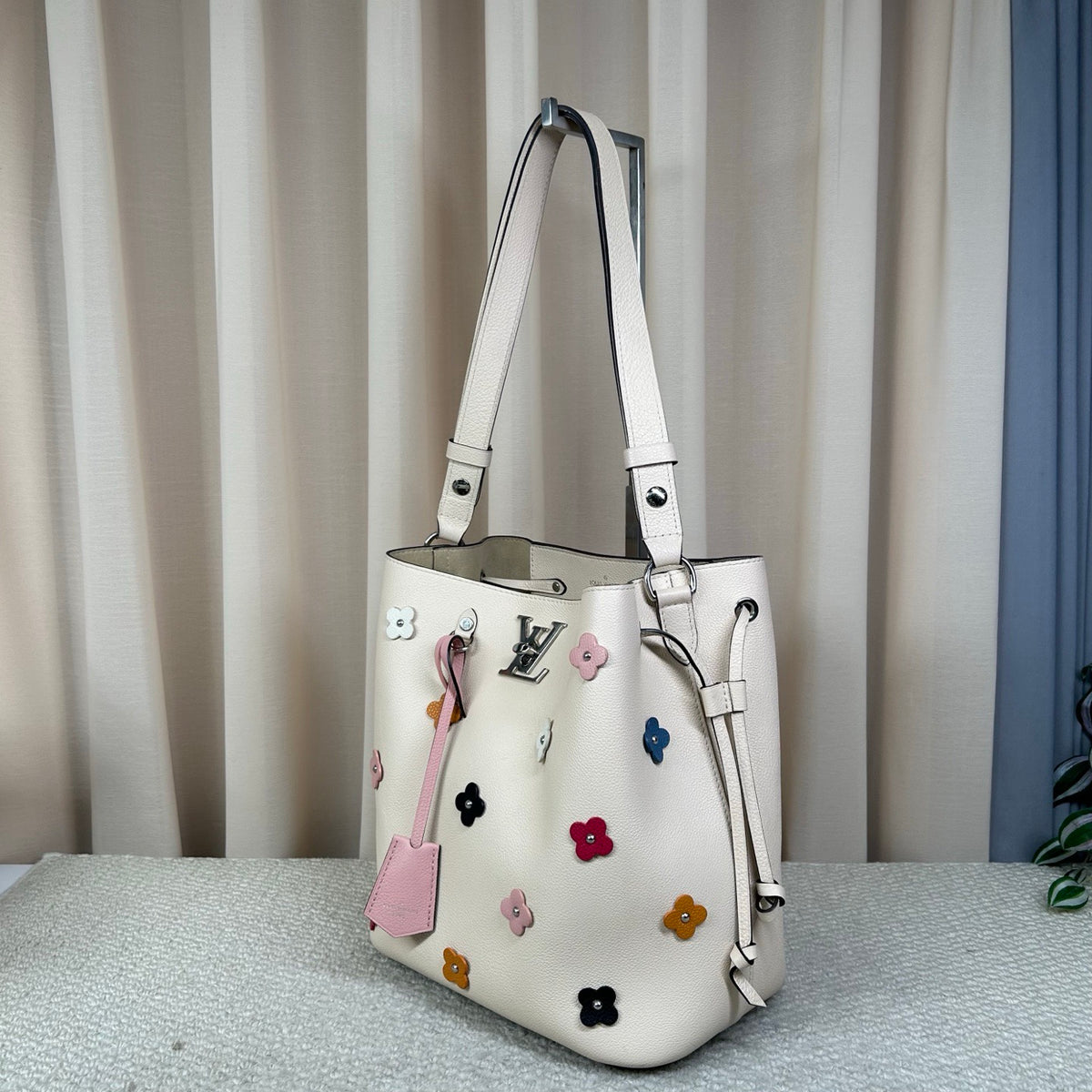 Louis Vuitton - LockMe - Leather - White