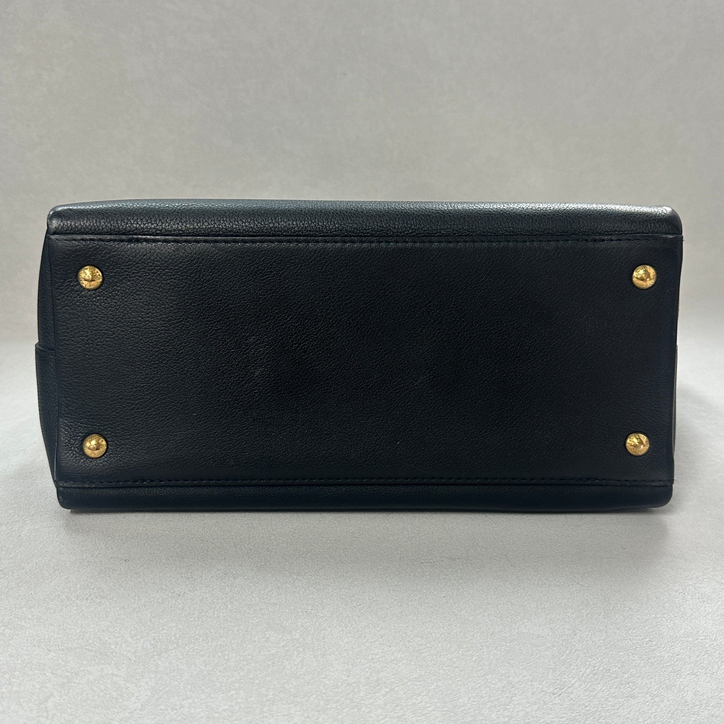 Louis Vuitton - Lockme Tote - Leather - Black - (medium)