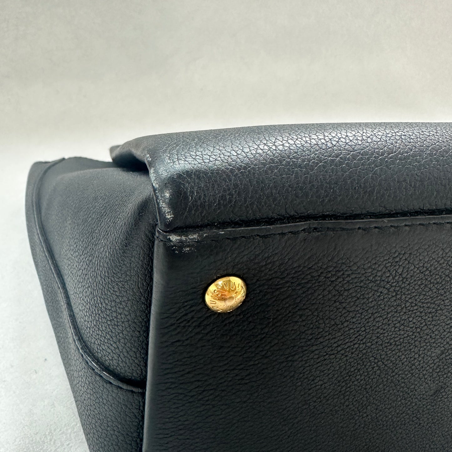 Louis Vuitton - Lockme Tote - Leather - Black - (medium)
