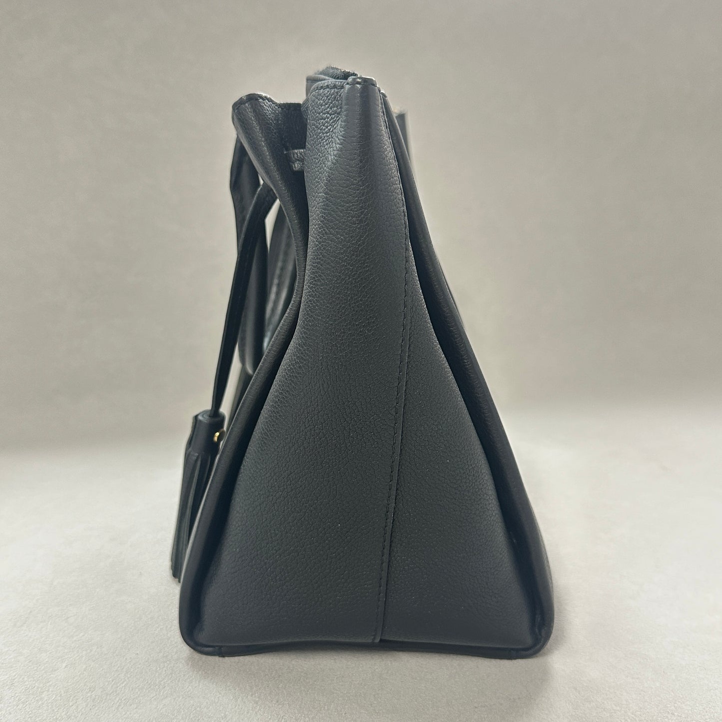 Louis Vuitton - Lockme Tote - Leather - Black - (medium)