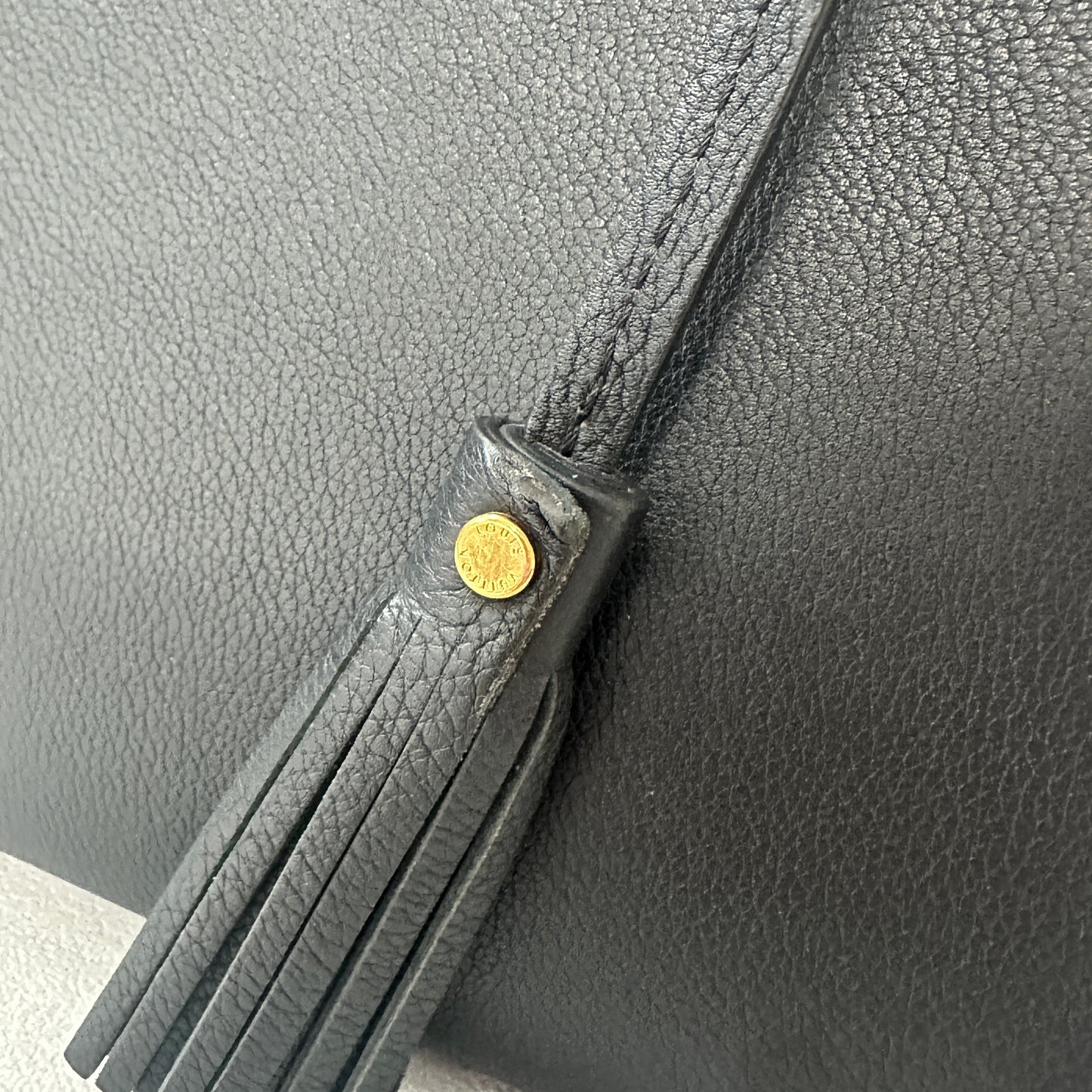 Louis Vuitton - Lockme Tote - Leather - Black - (medium)