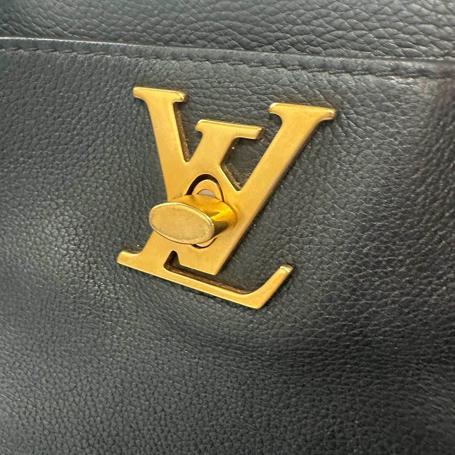 Louis Vuitton - Lockme Tote - Leather - Black - (medium)