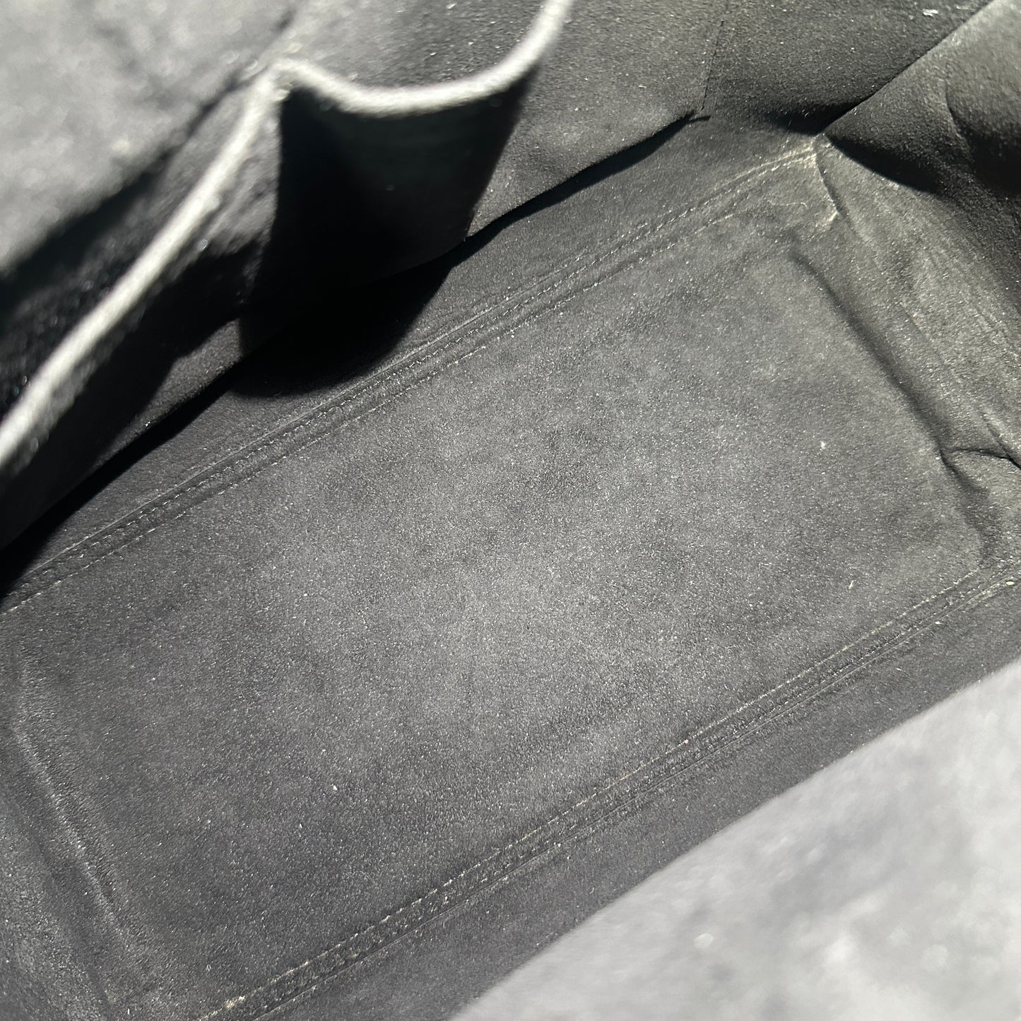 Louis Vuitton - Lockme Tote - Leather - Black - (medium)