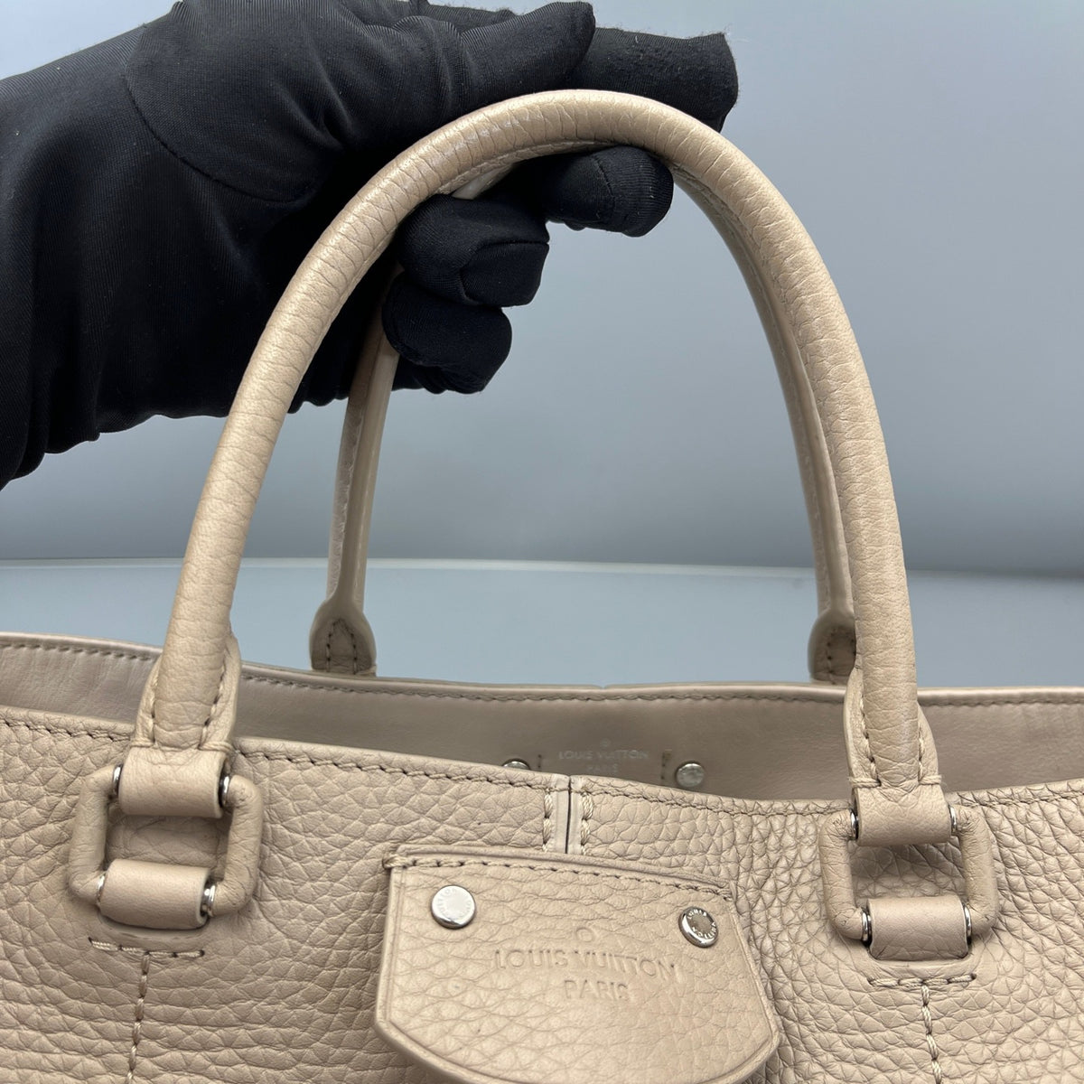 Louis Vuitton - Lockme Tote - Leather - Grey - (Medium)