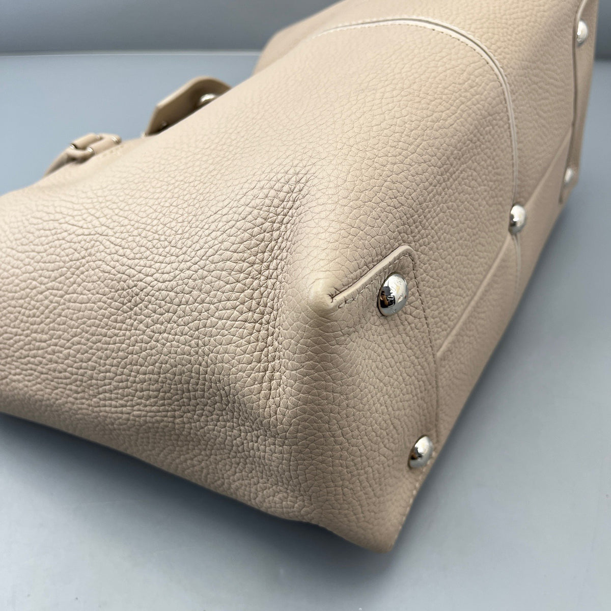 Louis Vuitton - Lockme Tote - Leather - Grey - (Medium)