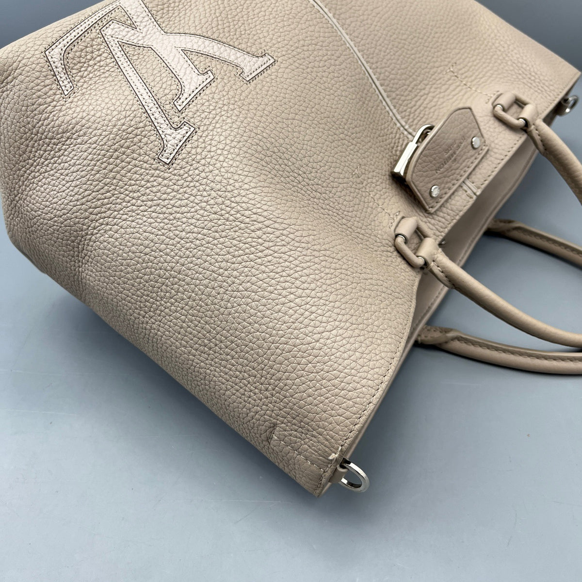 Louis Vuitton - Lockme Tote - Leather - Grey - (Medium)