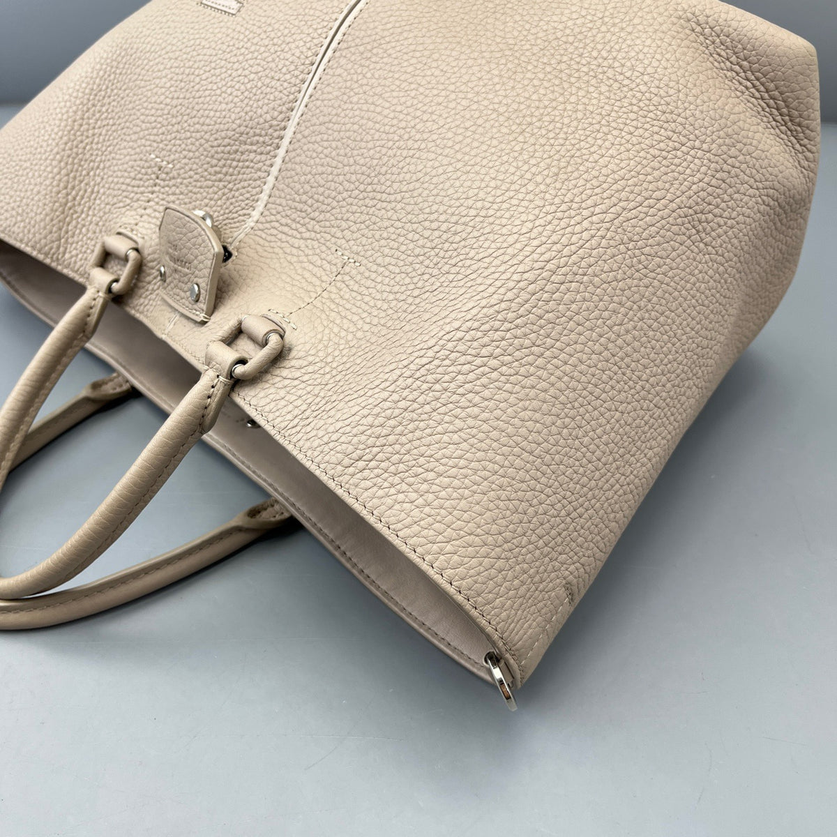 Louis Vuitton - Lockme Tote - Leather - Grey - (Medium)