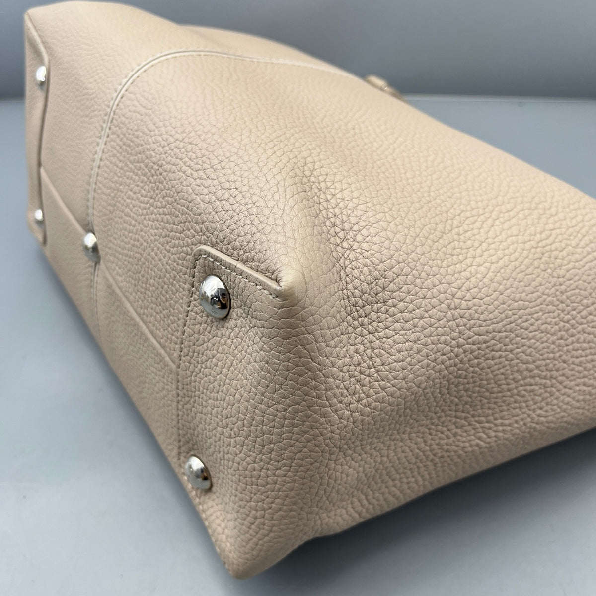 Louis Vuitton - Lockme Tote - Leather - Grey - (Medium)