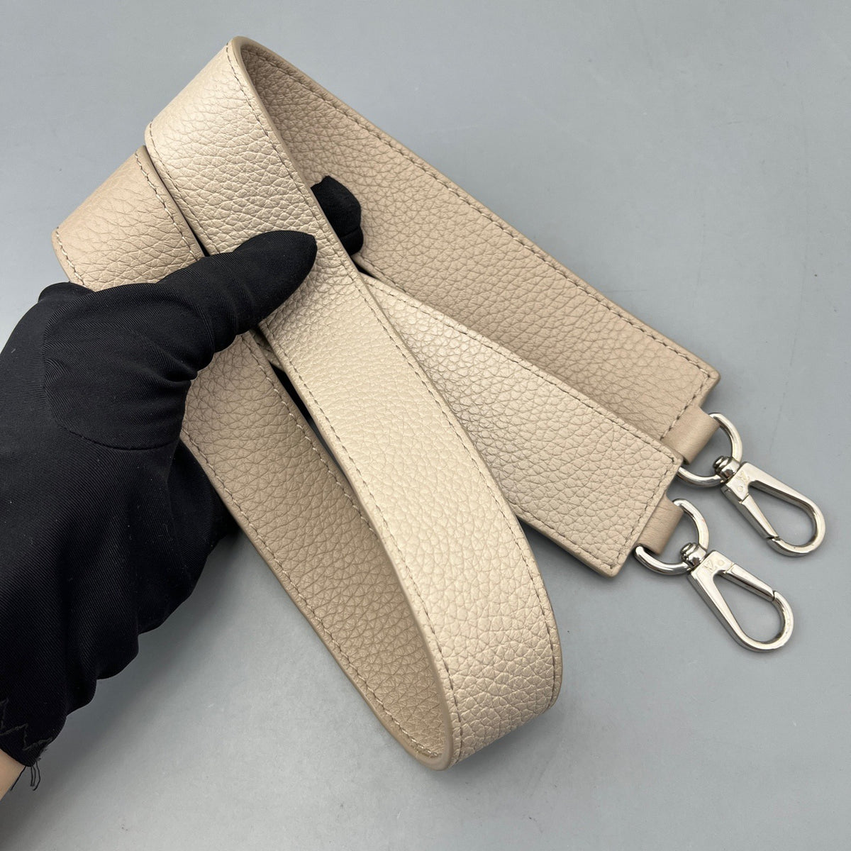 Louis Vuitton - Lockme Tote - Leather - Grey - (Medium)