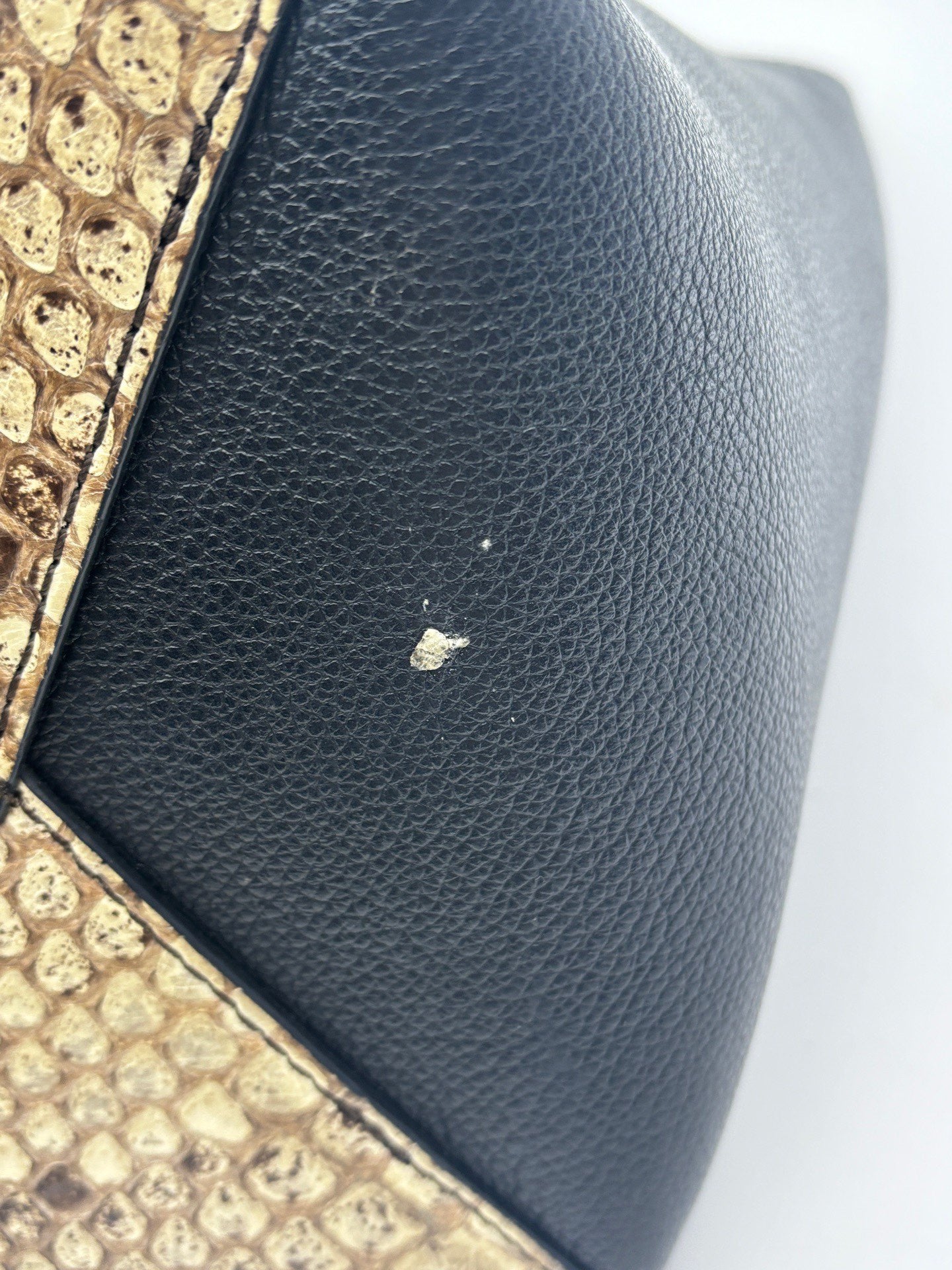 Louis Vuitton - Lockme Tote - Pebbled leather and python leather - Black with beige and brown python - (medium)
