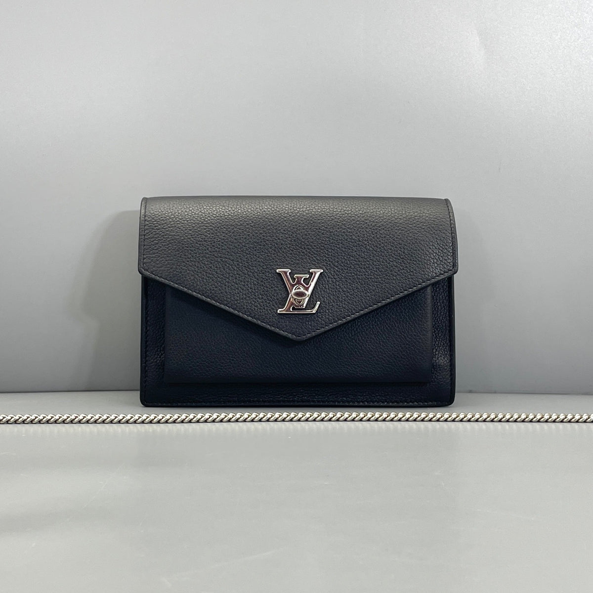 Louis Vuitton - Lockme WOC - Leather - Black - (mini)