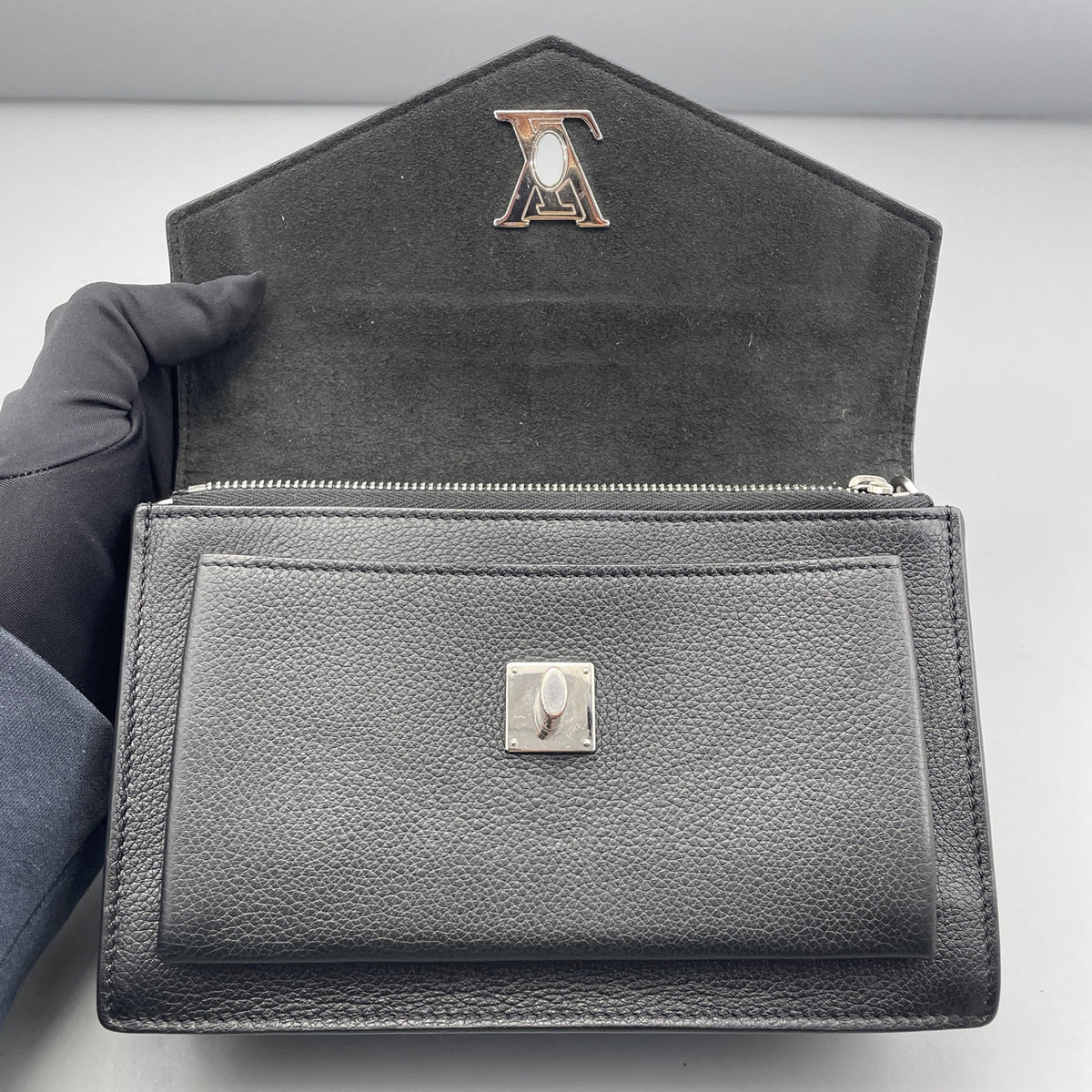 Louis Vuitton - Lockme WOC - Leather - Black - (mini)