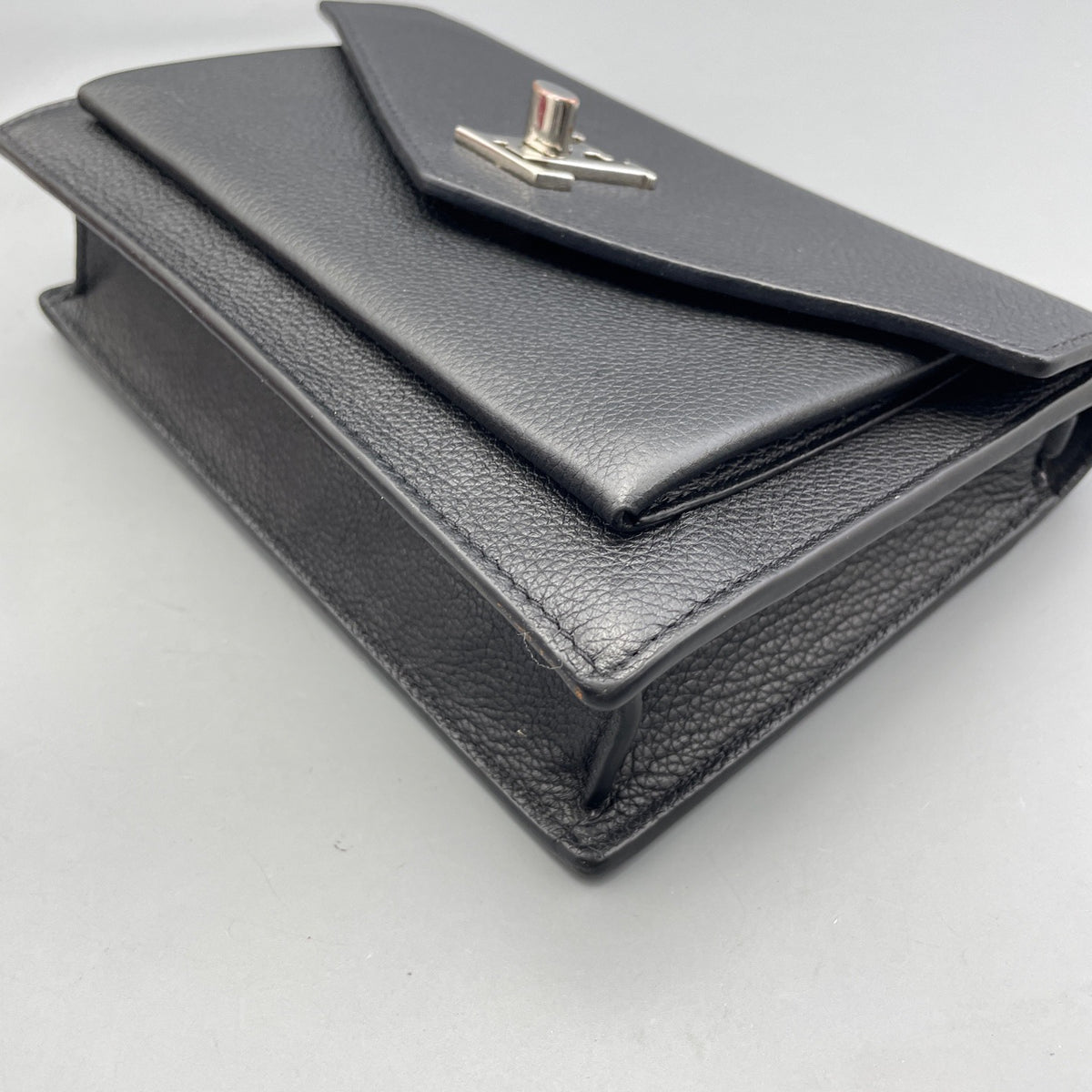 Louis Vuitton - Lockme WOC - Leather - Black - (mini)