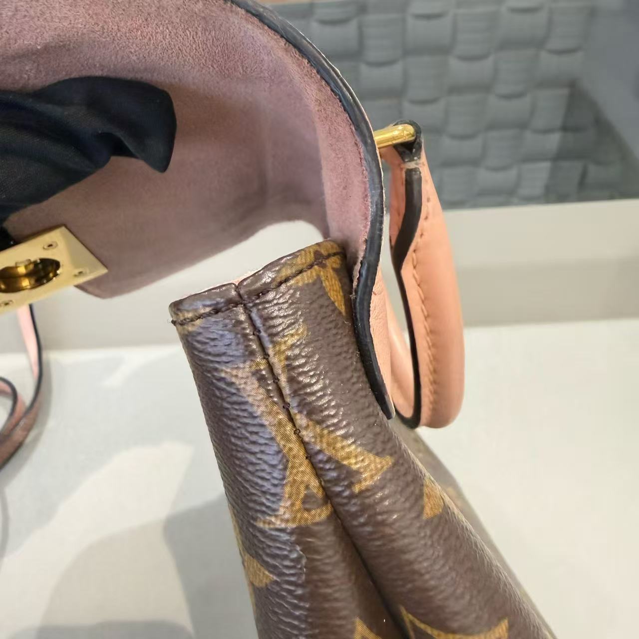 Louis Vuitton - Locky BB - Monogram coated canvas and calfskin leather - Brown and Pink with Gold-Tone Hardware - (mini)