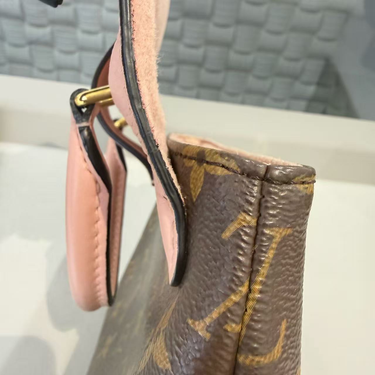 Louis Vuitton - Locky BB - Monogram coated canvas and calfskin leather - Brown and Pink with Gold-Tone Hardware - (mini)