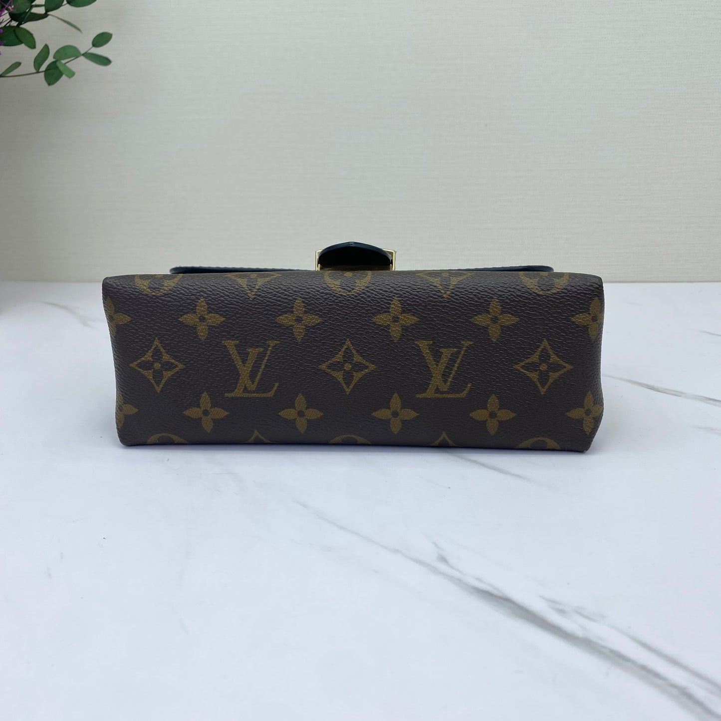 Louis Vuitton - Locky BB - Monogram coated canvas and smooth leather - Monogram Brown/Black with Gold-Tone Hardware - (mini)