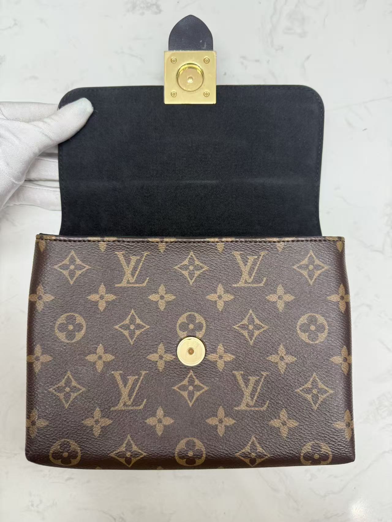 Louis Vuitton - Locky BB - Monogram coated canvas and smooth leather - Monogram Brown and Black - (mini)