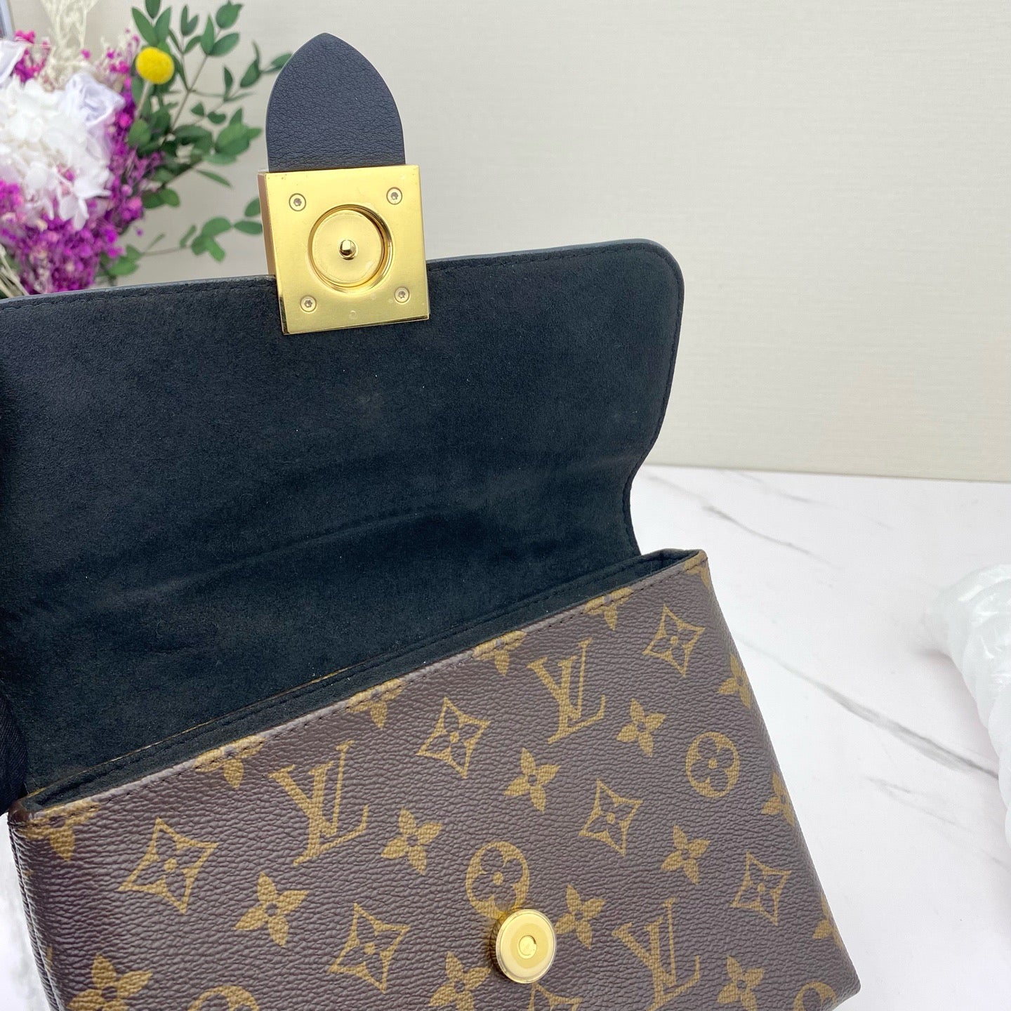 Louis Vuitton - Locky BB - Monogram coated canvas and smooth leather - Monogram Brown/Black with Gold-Tone Hardware - (mini)