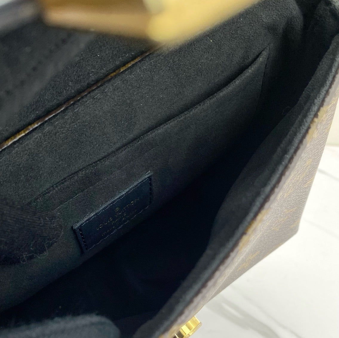 Louis Vuitton - Locky BB - Monogram coated canvas and smooth leather - Monogram Brown/Black with Gold-Tone Hardware - (mini)