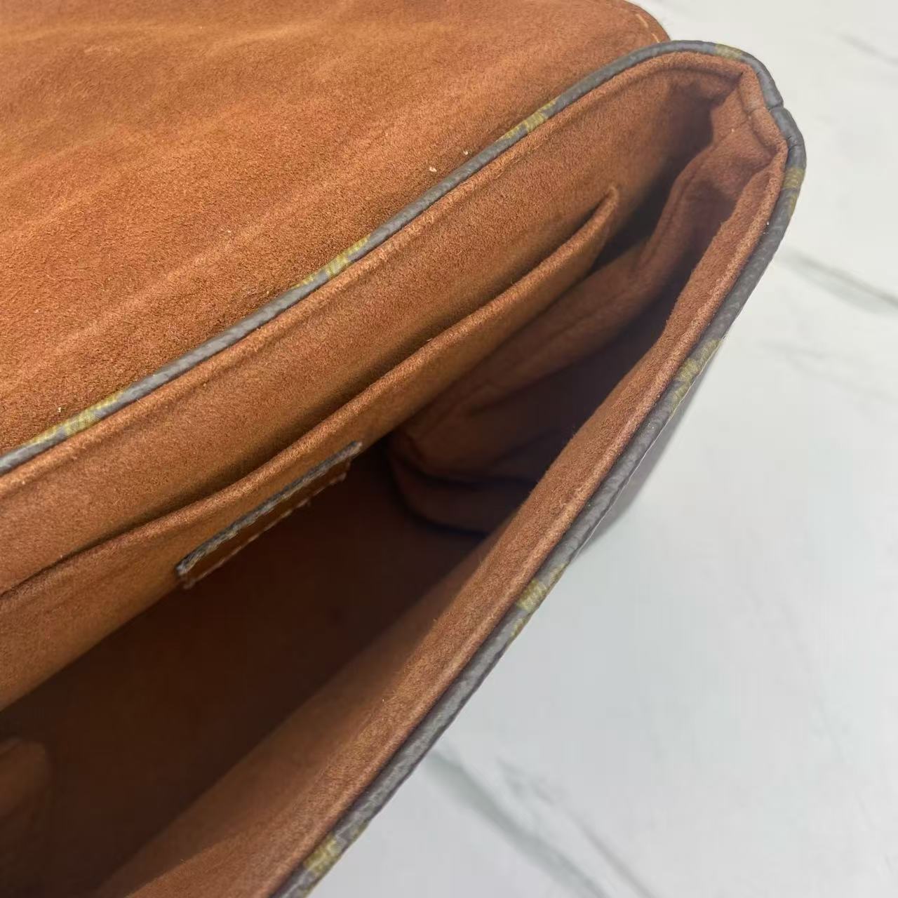 Louis Vuitton - Locky BB - Monogram coated canvas with smooth leather trim - Brown and Caramel with Gold-tone Hardware - (mini)