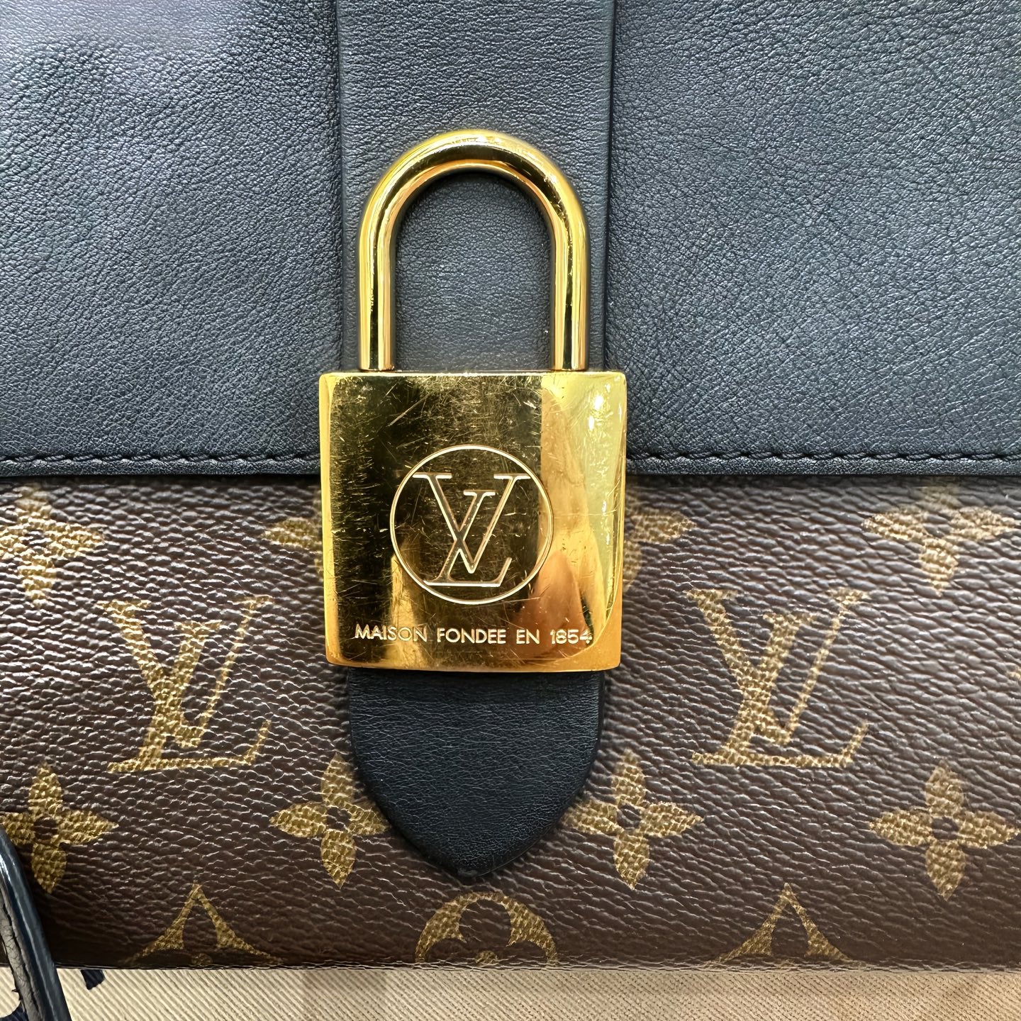 Louis Vuitton - Locky BB - Monogram coated canvas with smooth leather trim - Monogram Brown and Black - (mini)