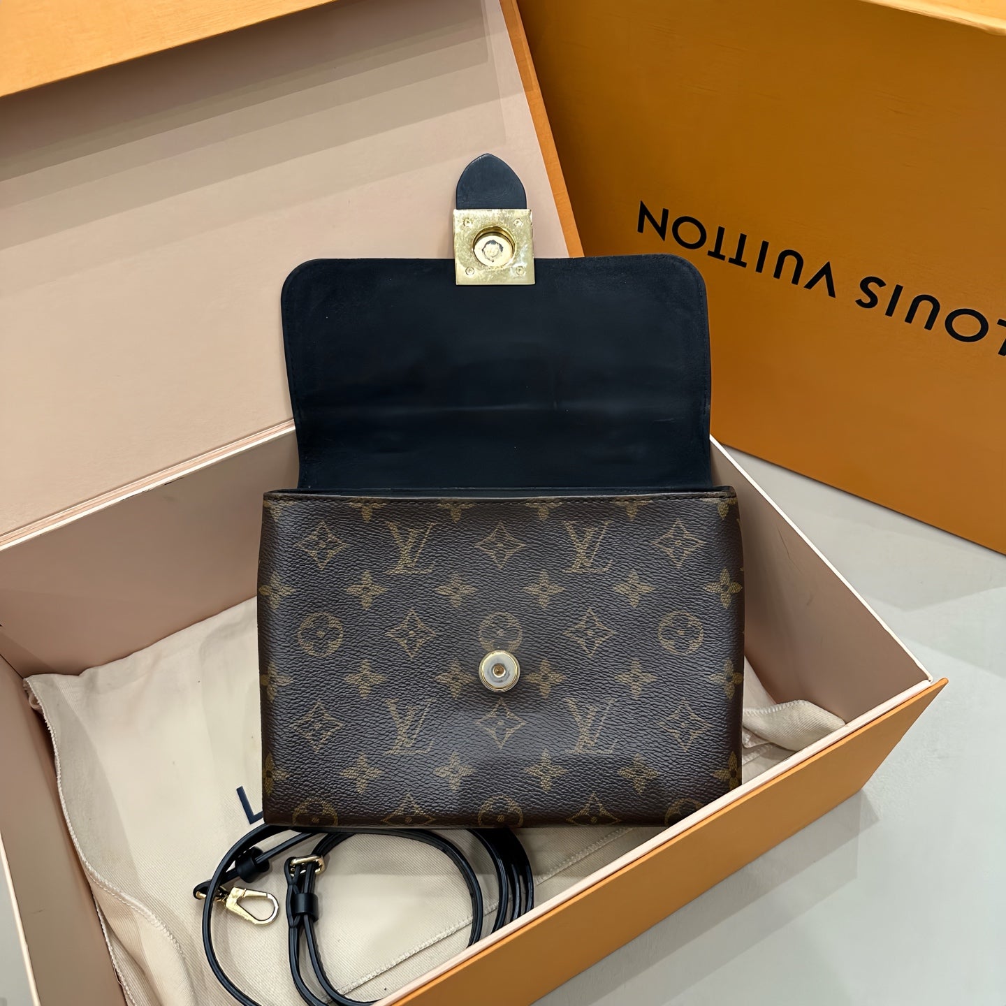 Louis Vuitton - Locky BB - Monogram coated canvas with smooth leather trim - Monogram Brown and Black - (mini)