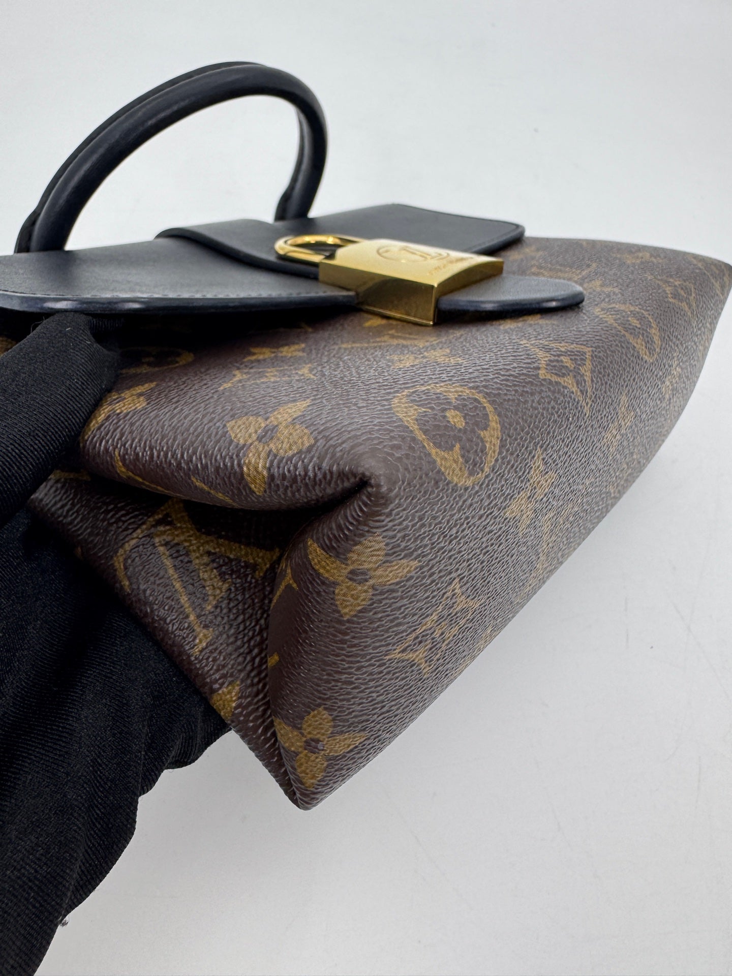 Louis Vuitton - Locky BB - Synthetic - Black - (small)