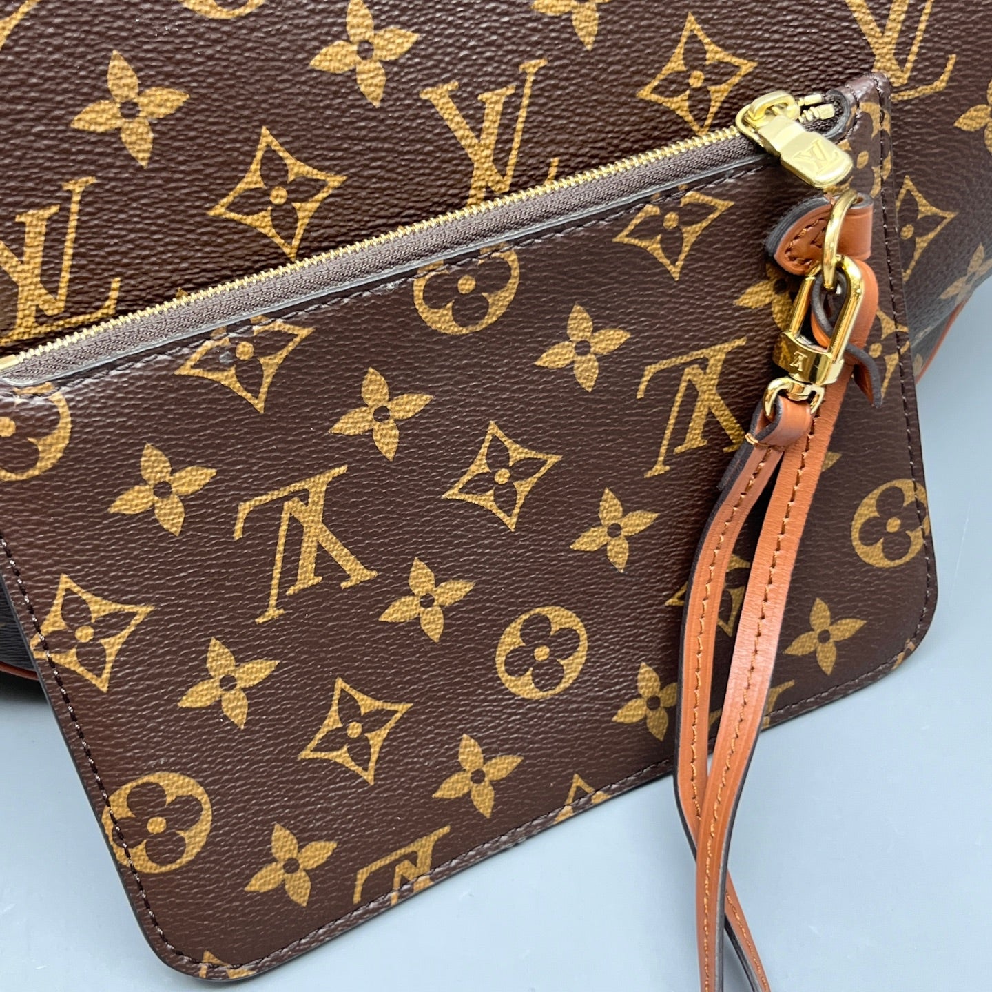 Louis Vuitton - Loop Hobo - Synthetic - Brown - (medium)