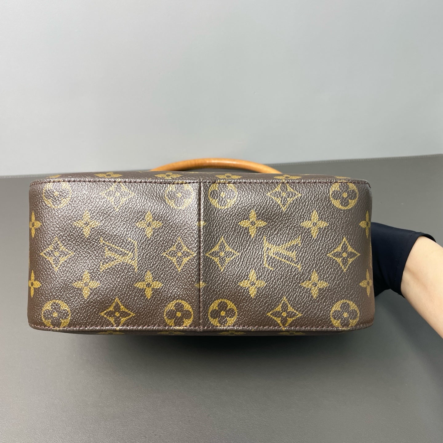 Louis Vuitton - Looping - Monogram coated canvas with Vachetta leather trim - Brown - (small)