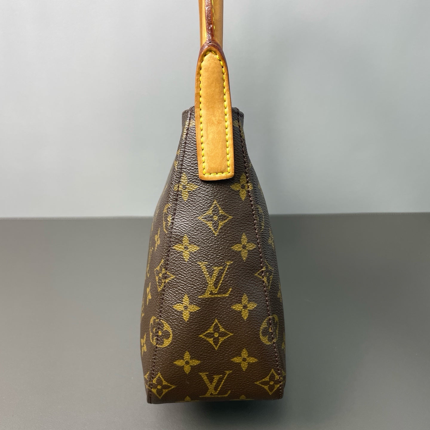 Louis Vuitton - Looping - Monogram coated canvas with Vachetta leather trim - Brown - (small)