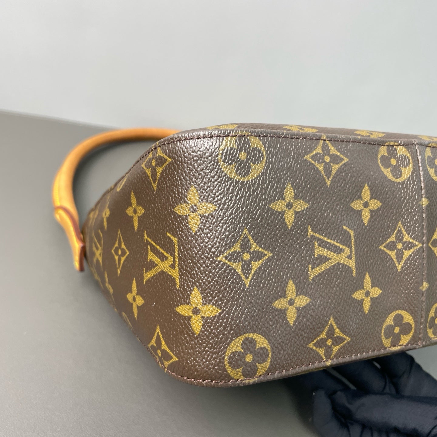 Louis Vuitton - Looping - Monogram coated canvas with Vachetta leather trim - Brown - (small)