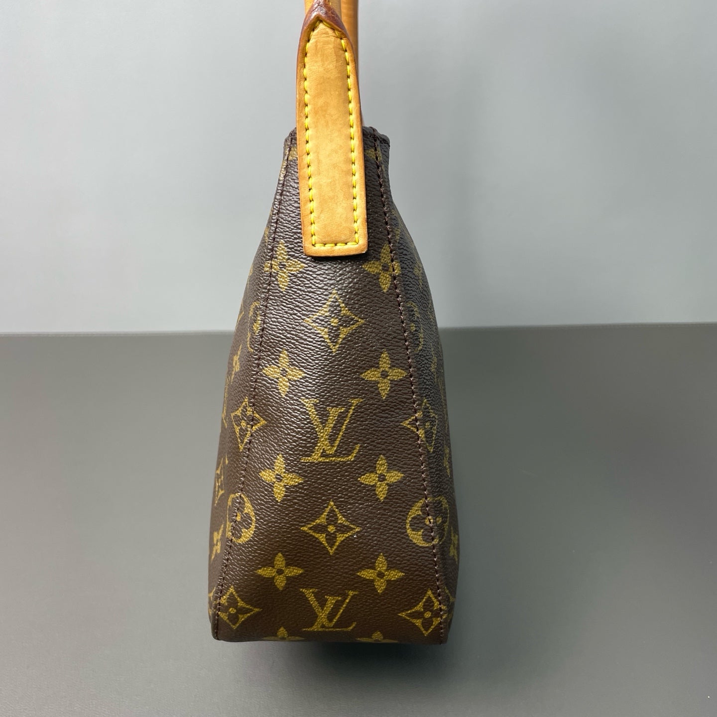Louis Vuitton - Looping - Monogram coated canvas with Vachetta leather trim - Brown - (small)