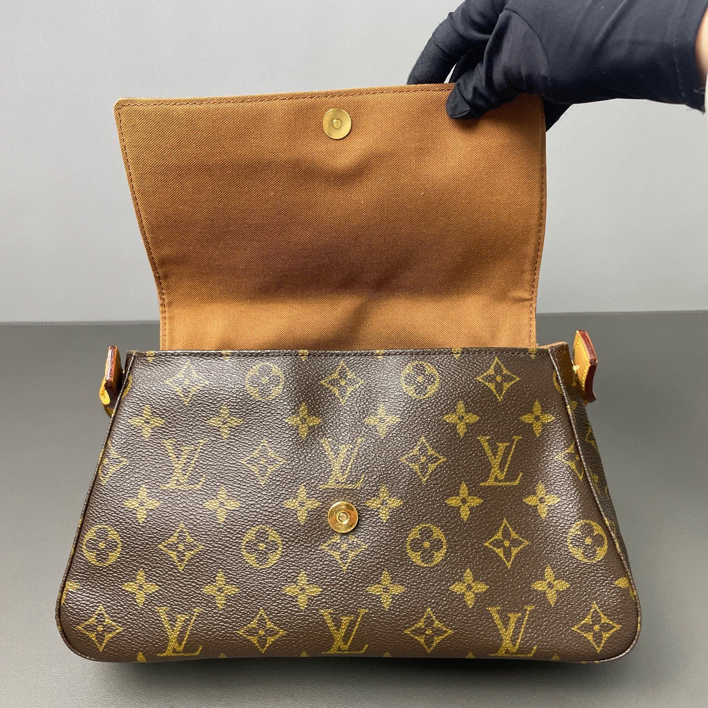 Louis Vuitton - Looping PM - Monogram coated canvas and Vachetta leather - Brown - (small)