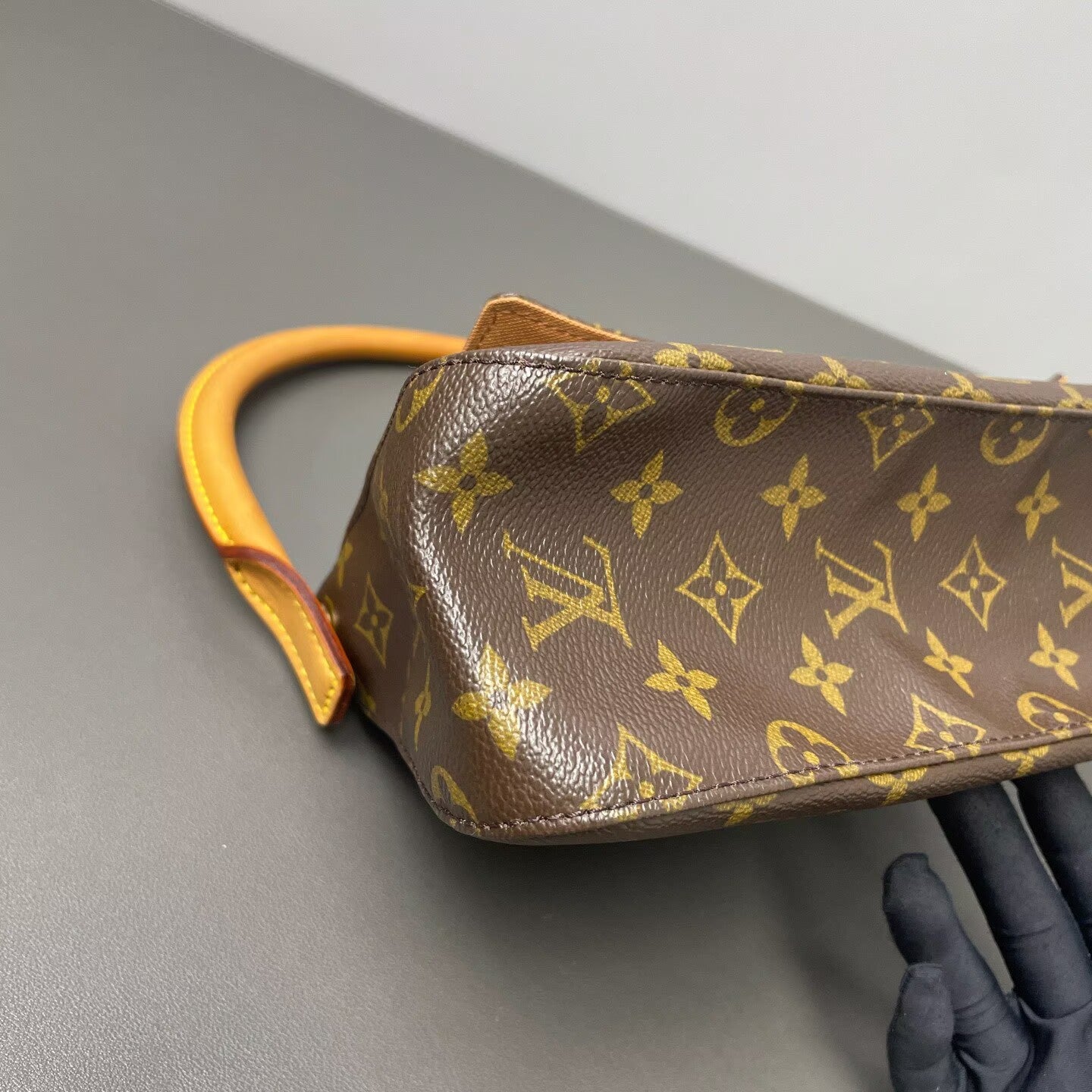 Louis Vuitton - Looping PM - Monogram coated canvas and Vachetta leather - Brown - (small)