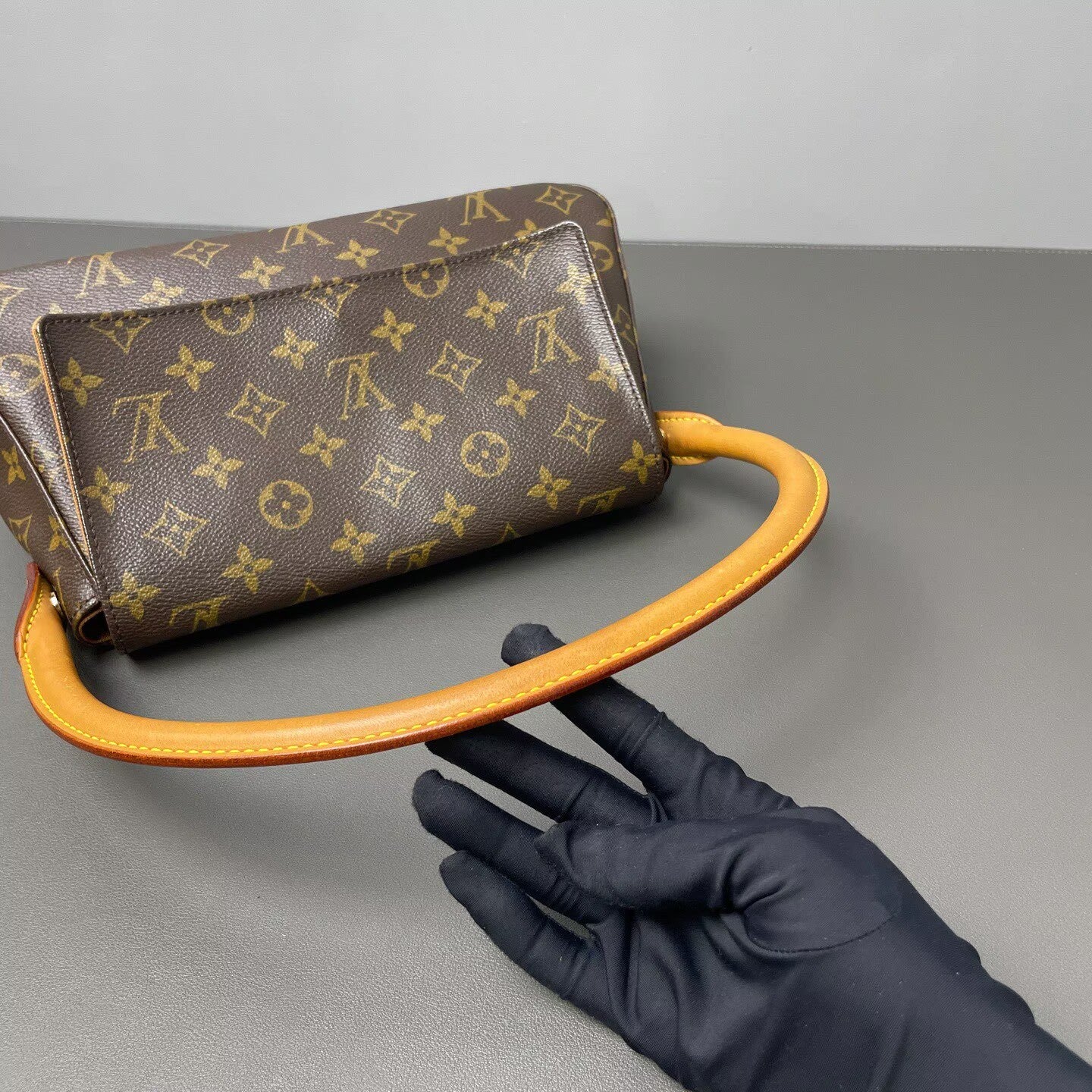 Louis Vuitton - Looping PM - Monogram coated canvas and Vachetta leather - Brown - (small)