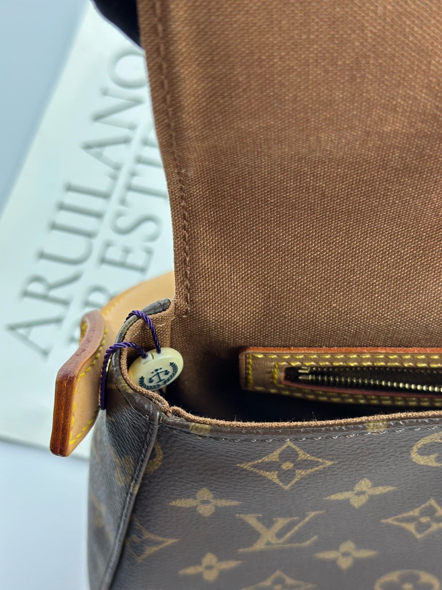 Louis Vuitton - Looping PM - Monogram coated canvas, Vachetta leather - Brown - (Small)